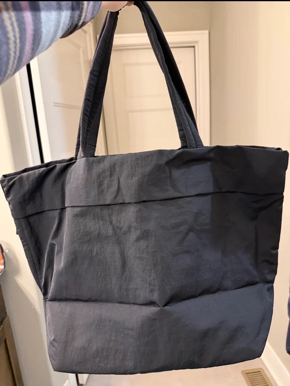 Lululemon On My Level Carryall Tote Bag 27.5L in Black - Picture 3 of 8